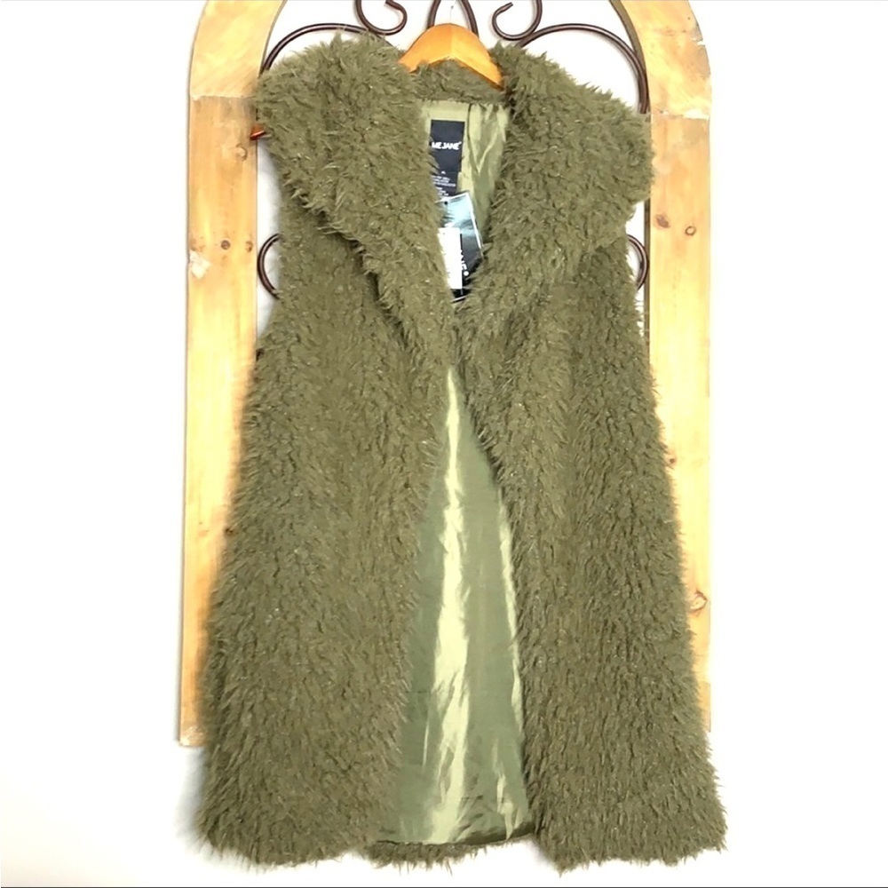 Me Jane Faux fur vest with pockets!